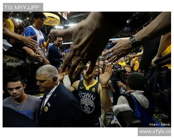 湖人勇士激战11月30日NBA赛场巅峰对决引发球迷热议